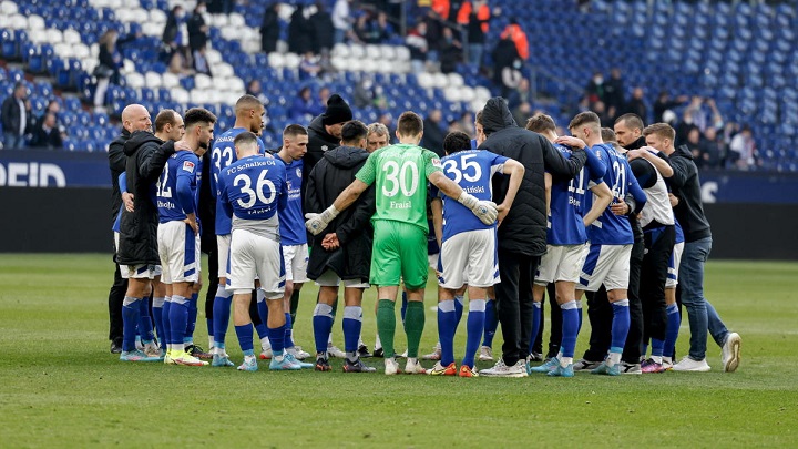 Původních devět týmů Bundesligy má jiný osud